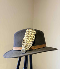 Load image into Gallery viewer, Small Feather Hat Pin