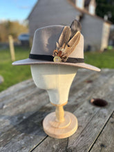 Load image into Gallery viewer, Small Feather Hat Pin
