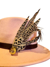 Load image into Gallery viewer, Small Feather Hat Pin
