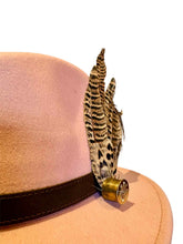 Load image into Gallery viewer, Small Feather Hat Pin

