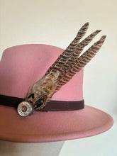 Load image into Gallery viewer, Small Feather Hat Pin/ Brooch
