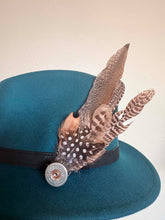 Load image into Gallery viewer, Medium Feather Hat pin
