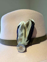 Load image into Gallery viewer, Small Feather Hat Pin
