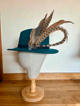 Load image into Gallery viewer, Feather Hat Pin
