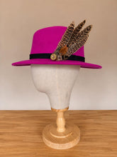 Load image into Gallery viewer, Medium Feather Hat Pin
